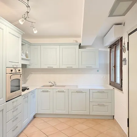 Se203 - Senigallia, Trilocale A Pochi Passi Dal Mare Con Portico E Posto Auto * Senigallia