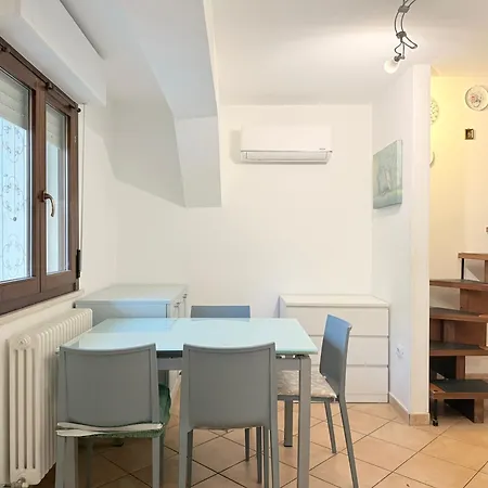 Se203 - Senigallia, Trilocale A Pochi Passi Dal Mare Con Portico E Posto Auto * Senigallia