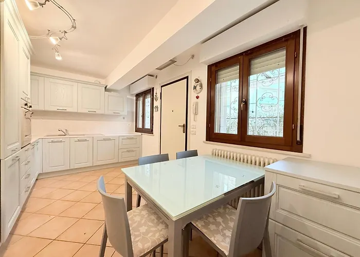 Se203 - Senigallia, Trilocale A Pochi Passi Dal Mare Con Portico E Posto Auto Appartement